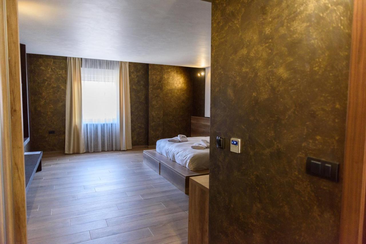 Hotel Monogramlux à Indija Extérieur photo