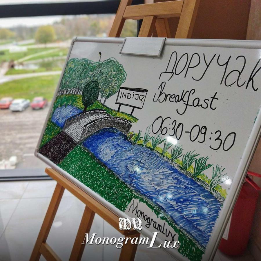Hotel Monogramlux à Indija Extérieur photo