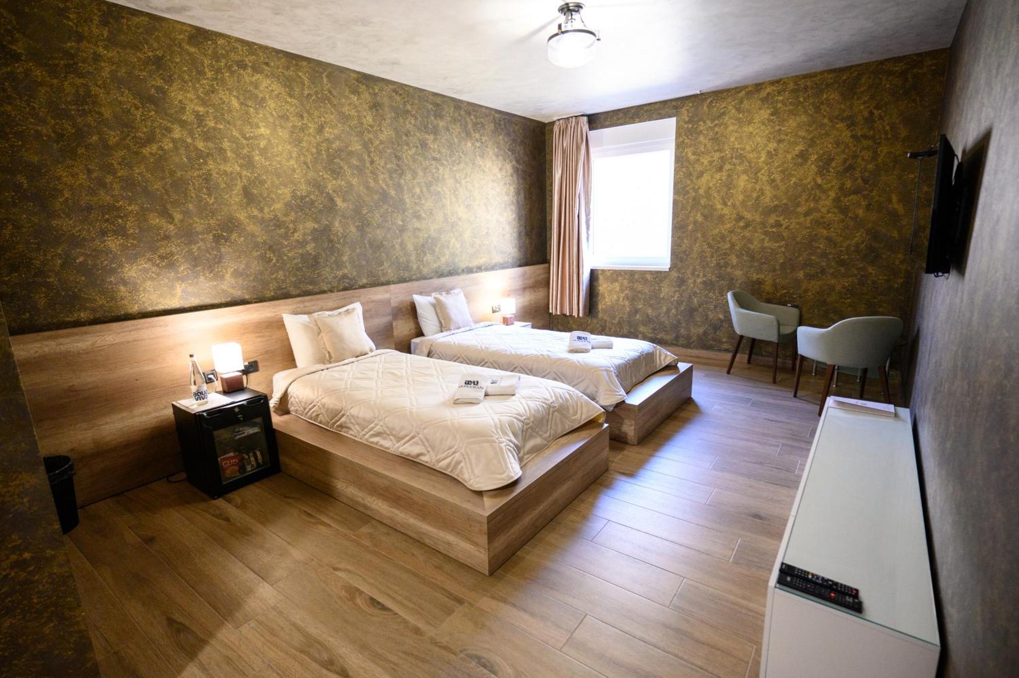 Hotel Monogramlux à Indija Extérieur photo